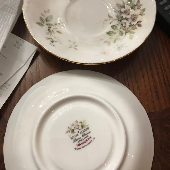 ROYAL ALBERT HAWORTH 5 PIECE PLACE SETTING. - Picture 5 of 6